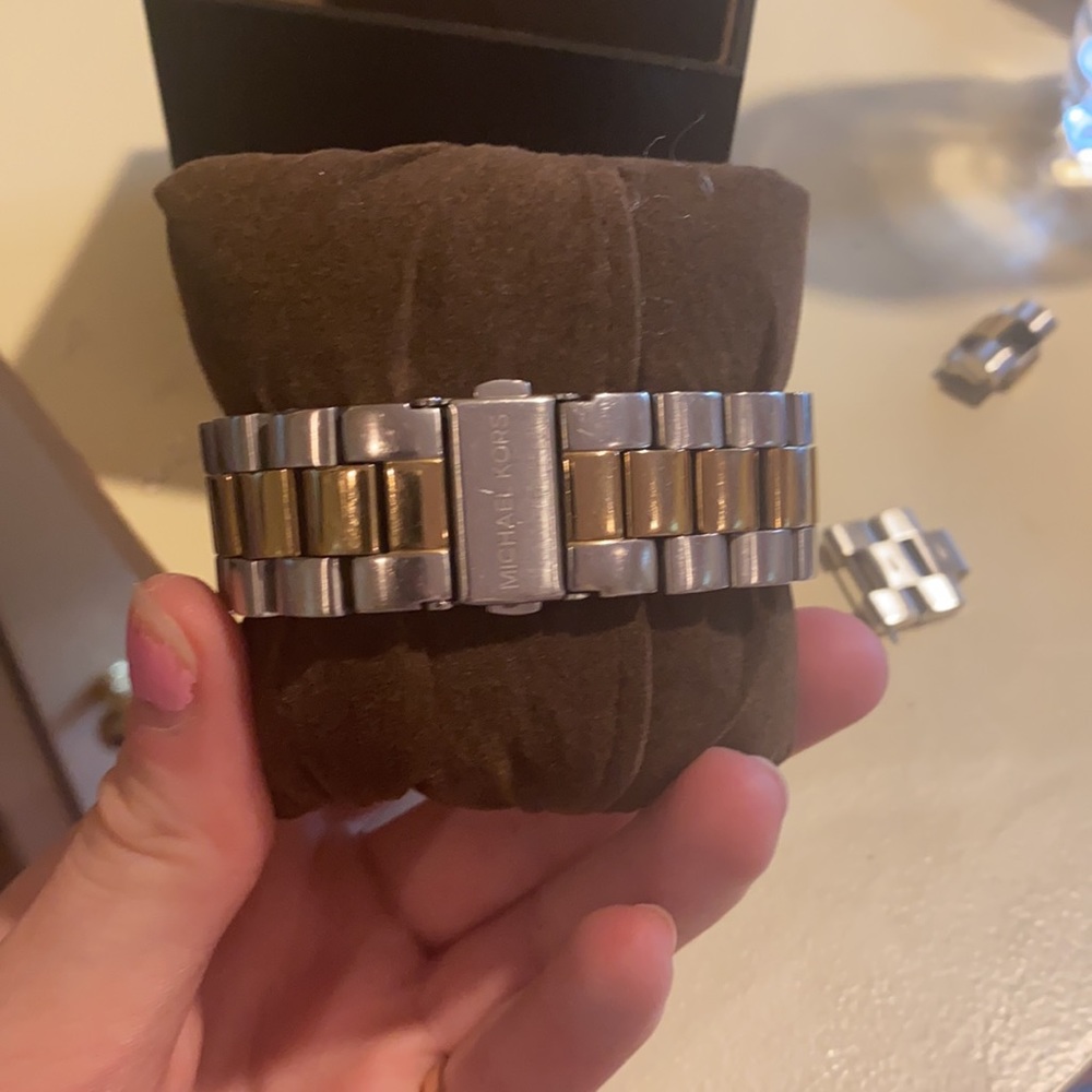 Michael Kors two tone watch with links and box - Picture 5 of 11